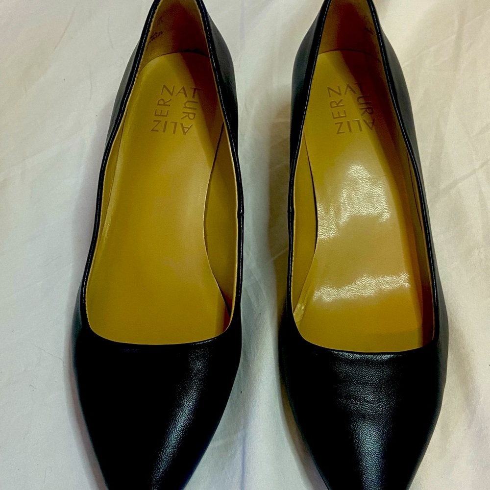 Naturalizer black leather pumps size 7.5
